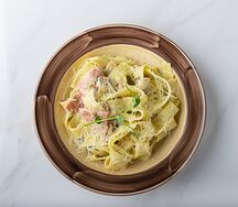 Феттуччине с ветчиной и грибами