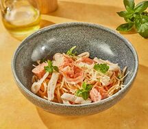 Спагетти с морепродуктами с белым вином и соусом биск