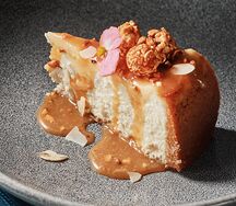 Чизкейк с карамелью и орехами