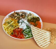 Шаверма на тарелке двойная