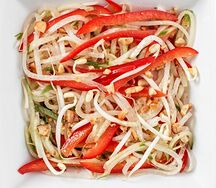 Салат с дайконом и проростками