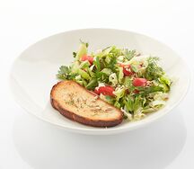 Садовый салат с ароматным маслом