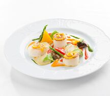 Гребешок с миксом овощей и соусом манго-маракуя