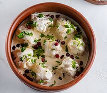 Мини-хинкали с курицей в сливочно-сырном соусе