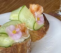 Брускетты с креветкой