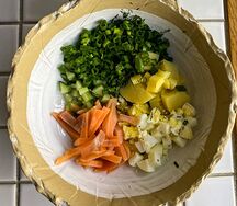 Окрошка с лососем на мацони