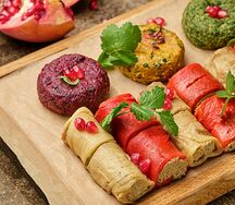 Ассорти пхали, рулетики из баклажан и паприки