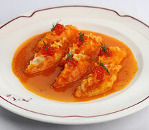 Вареники с крабом и красной икрой