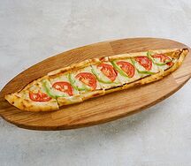 Пиде с сыром и томатами