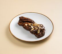 Булочка с маком и шоколадом 