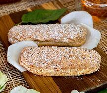 Пирожное Эклер с обсыпкой