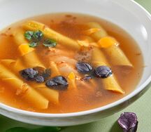 Куриный суп с гарганелли, белыми грибами и сыром чеддер