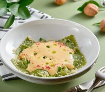 Равиоли с курицей, шпинатом и сырным муссом