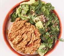 Скрембл с пряной аджикой и свежей зеленью