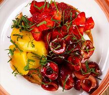 Сезонный бейгл с тёплой грушей