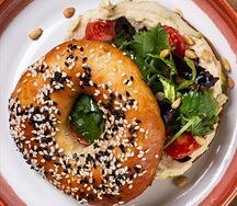 Хумус, песто, реган, кедровые орешки