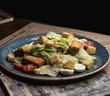 Салат Цезарь с семгой