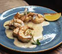 Тигровые креветки в сливочно-ореховом соусе