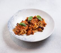 Спагетти Путтанеска с тунцом конфи