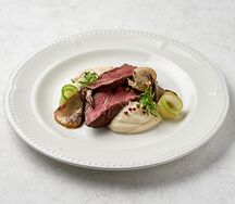 Говядина с кремом из сельдерея и соусом из белых грибов