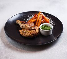 Цыплёнок алла Дьявола с бататом фри и салса верд