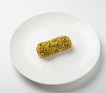 Эклер с фисташковым кремом