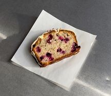 Смородиновый кекс с белым шоколадом