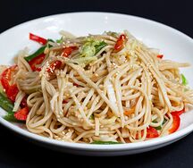 Пшеничная лапша с овощами в соусе терияки