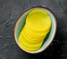 Желтая редька дайкон по-корейски