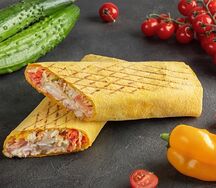Шаурма с курицей в сырном лаваше большая