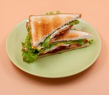 Сэндвич с сыром и томатом