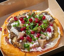 Шаньга с двойной картошкой, груздями и моченой ягодой