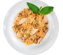 Паста с курицей и грибами