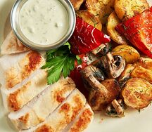 Куриное филе с шампиньонами и овощами гриль