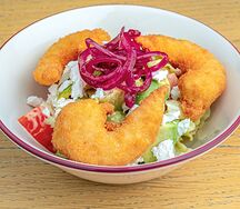 Салат с креветкой темпура и брынзой