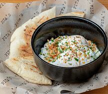 Яйца по-турецки с питой 