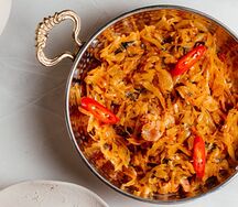 Тушеная капуста со шкварками