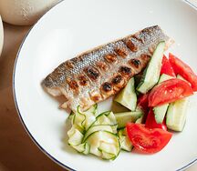 Филе сибаса с овощами