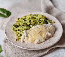 Жульен куриный с шпинатными фетучини 