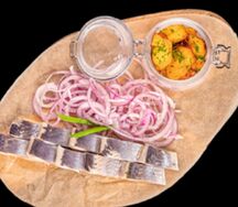 Сельдь с теплым картофелем и луком