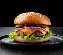 Бургер с говяжьей котлетой
