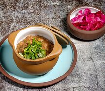 Лобио в горшочке с гурийской капустой