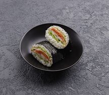 Онигирадзу с тамаго и овощами