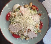 Цезарь с курицей