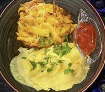 Куриная отбивная под сыром с картофелем