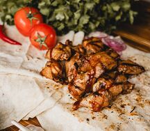 Сочные куриные крылышки, томленные в остром соусе