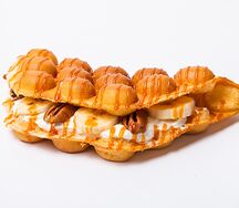 Вафля с бананом и пеканом