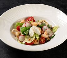 Салат с морепродуктами в азиатском стиле