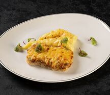 Филе трески с луком-пореем под сырной корочкой