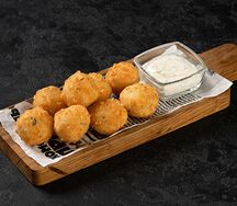 Сырные шарики с халапеньо